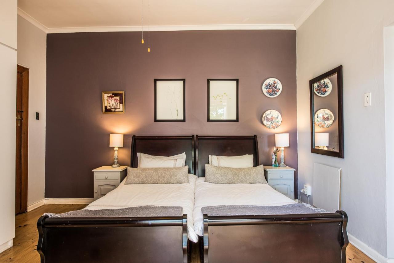 Greenlawns B&B เคปทาวน์ ภายนอก รูปภาพ