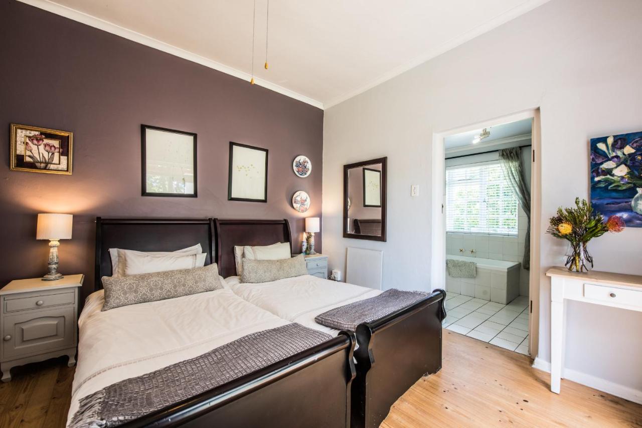 Greenlawns B&B เคปทาวน์ ภายนอก รูปภาพ